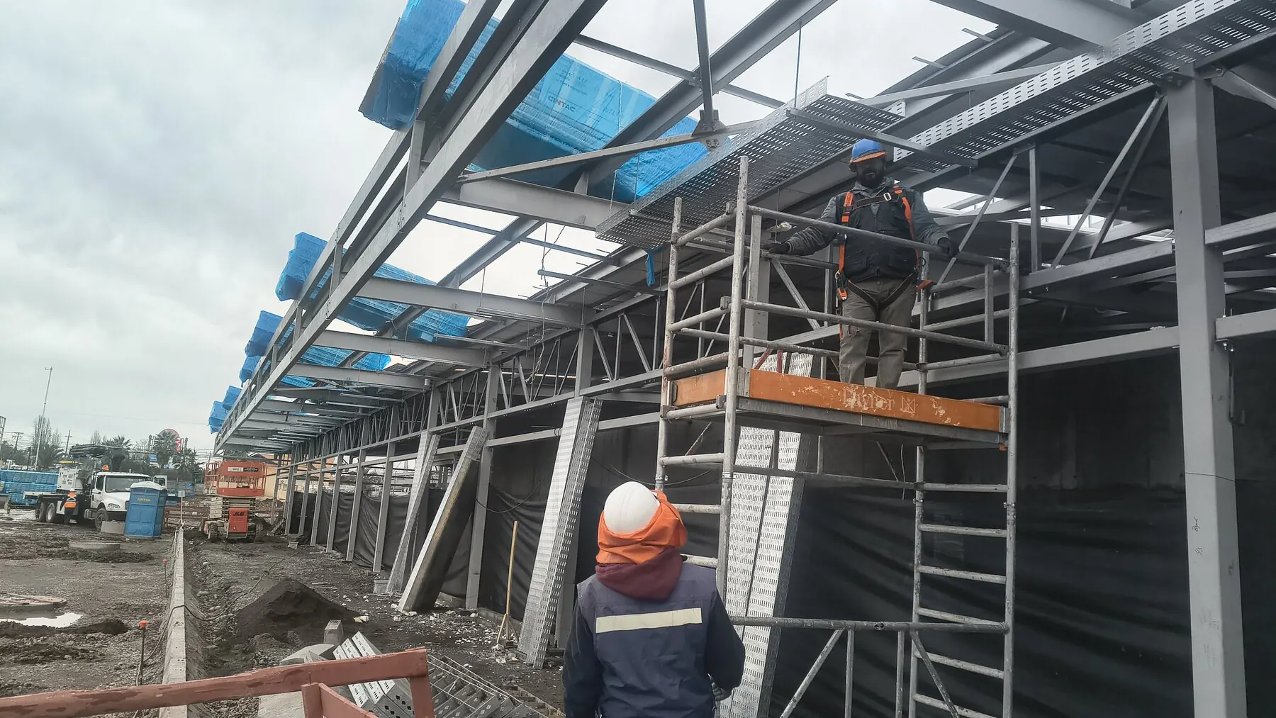 Montaje de tableros en obra comercial